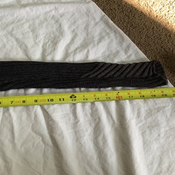 Lululemon Embrace Knit Hoodie in Black and Heather Grey (size six) - Picture 8 of 10